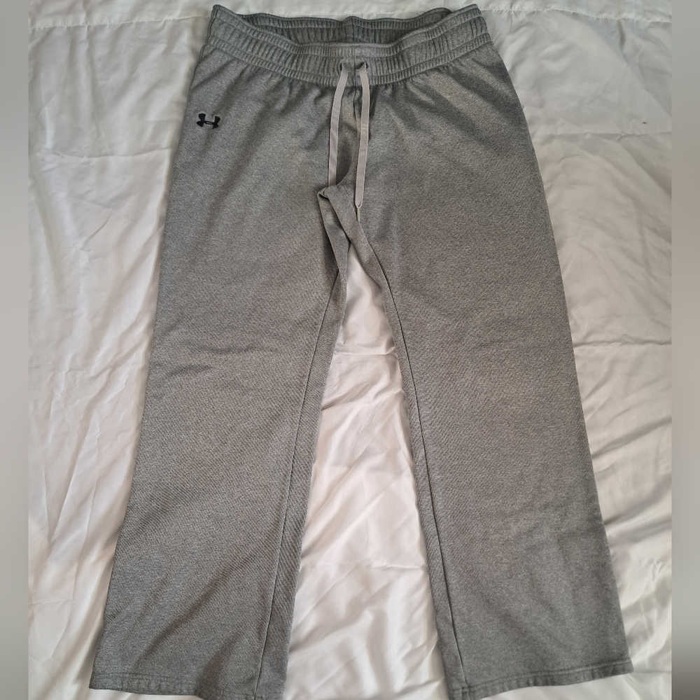 Mens Gray Under Armour Sweatpants. Size Large. Excellent Condition. Like New.